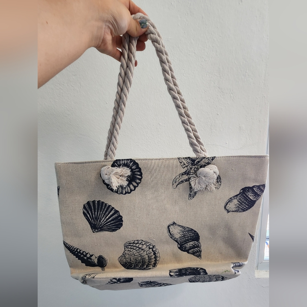 Womens Large Seashell Print Zipper Tote Bag - Picture 2 of 8